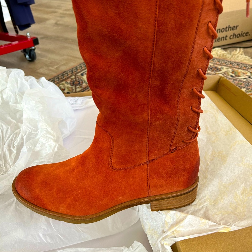 These are new in the box. Hermes orange. Side zip with decorative lace on back.